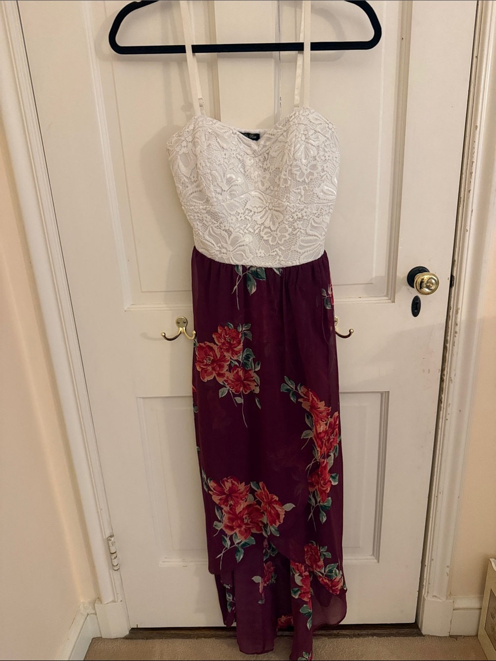 Lily Rose Dress - juniors size M - red flowers